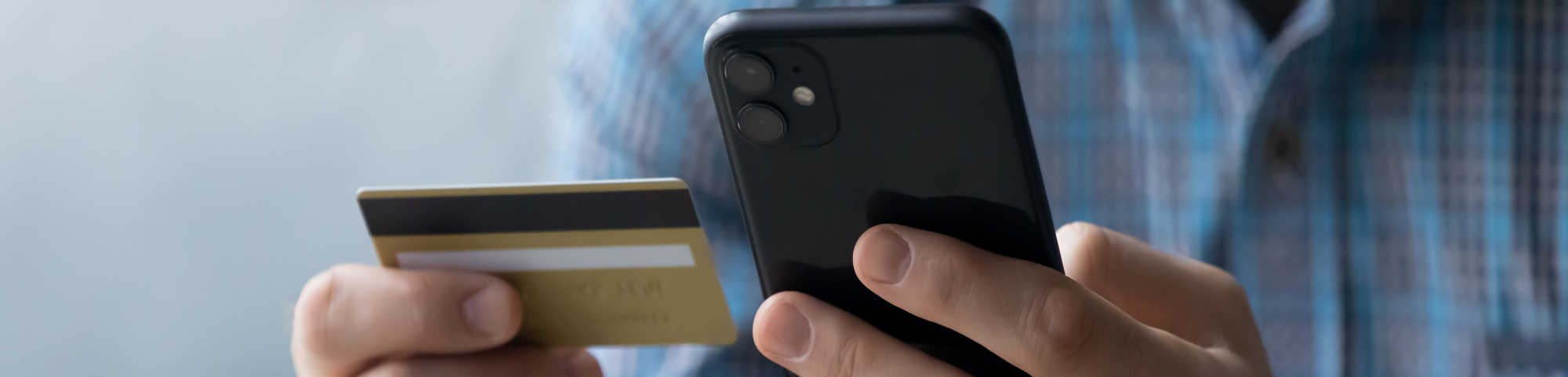 Kratom city payment methods, person using phone and credit card